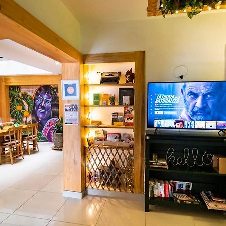Adn Algo De Nosotros - Malaika Hostel เมเดยิน ภายนอก รูปภาพ