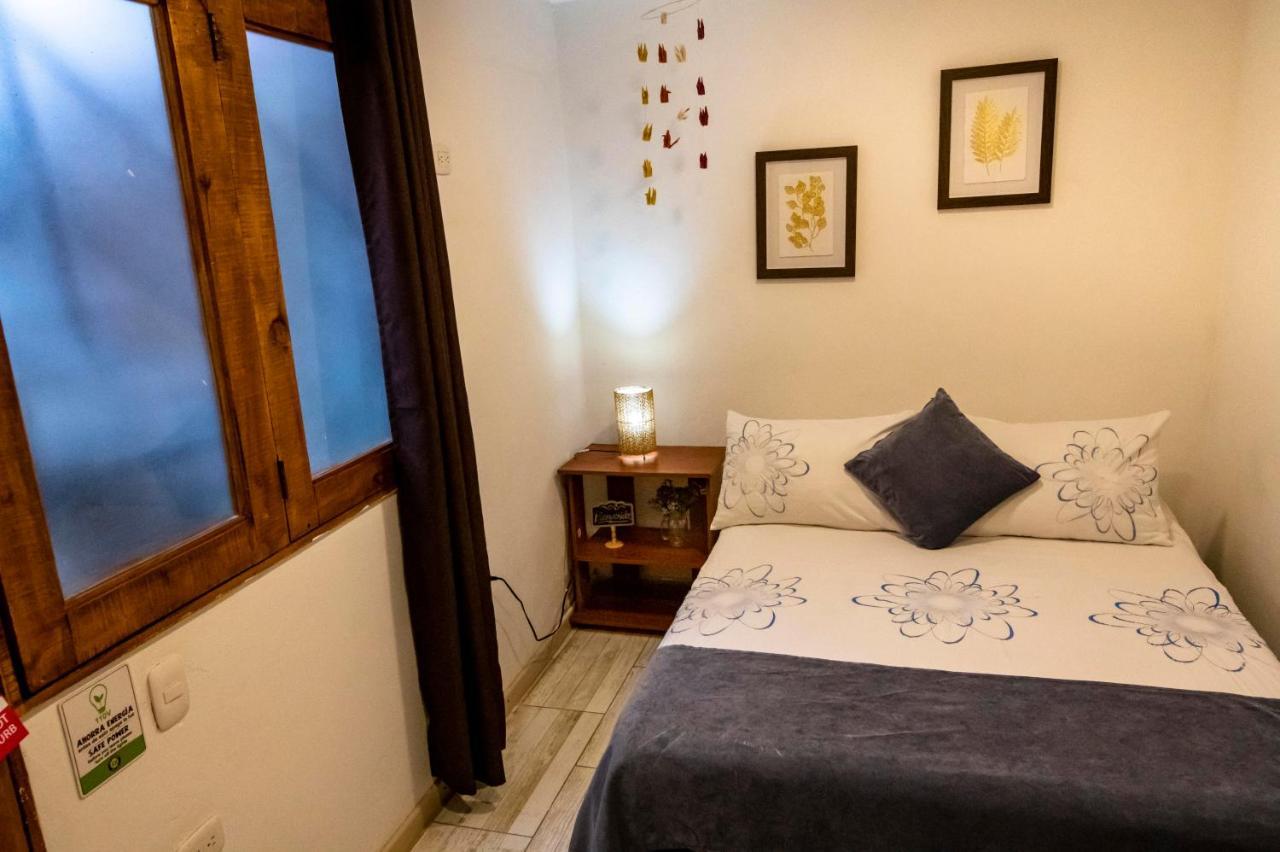 Adn Algo De Nosotros - Malaika Hostel เมเดยิน ภายนอก รูปภาพ