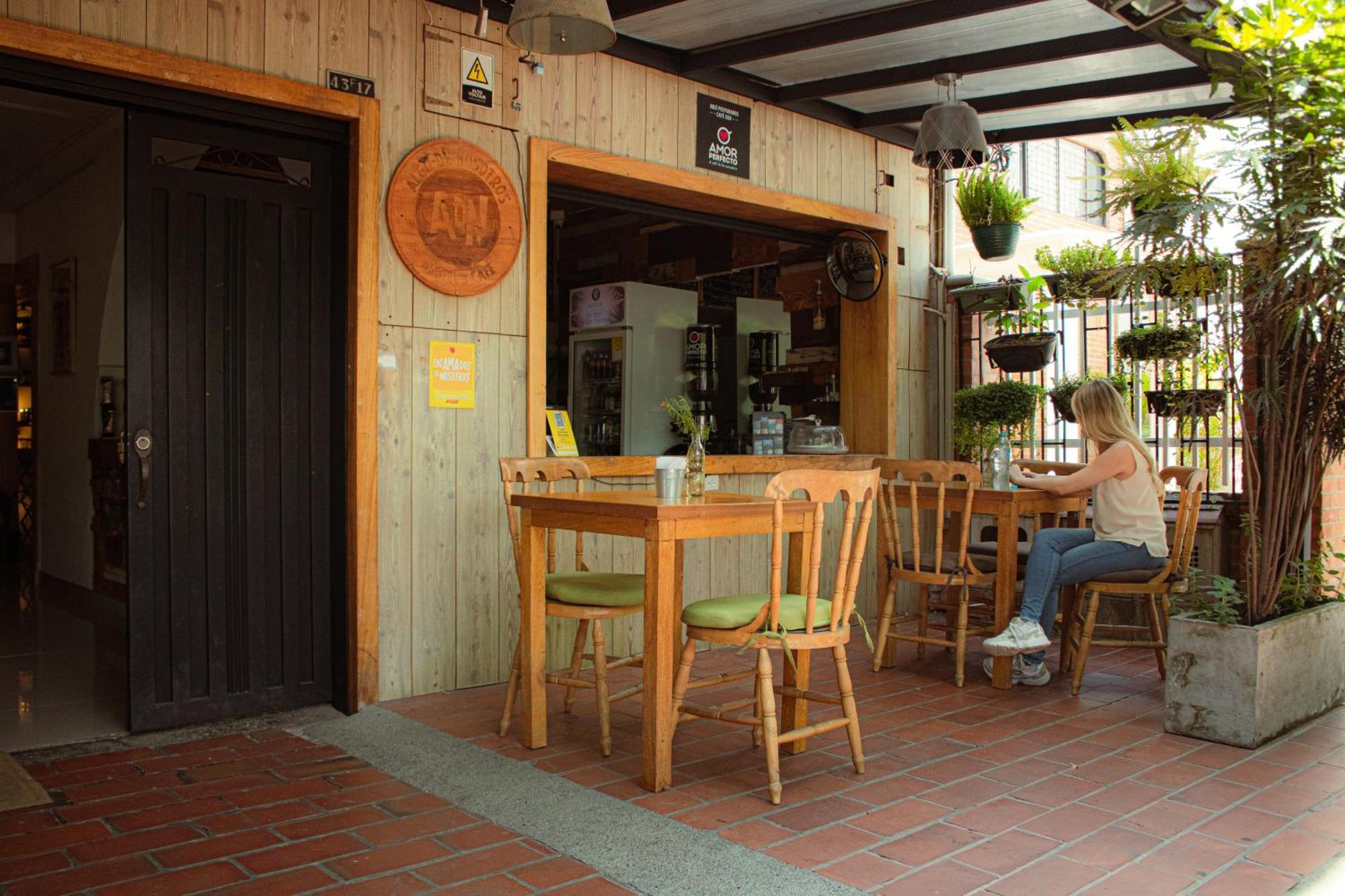 Adn Algo De Nosotros - Malaika Hostel เมเดยิน ภายนอก รูปภาพ