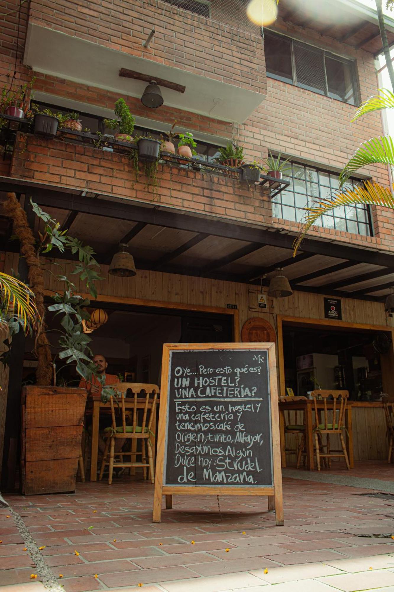 Adn Algo De Nosotros - Malaika Hostel เมเดยิน ภายนอก รูปภาพ