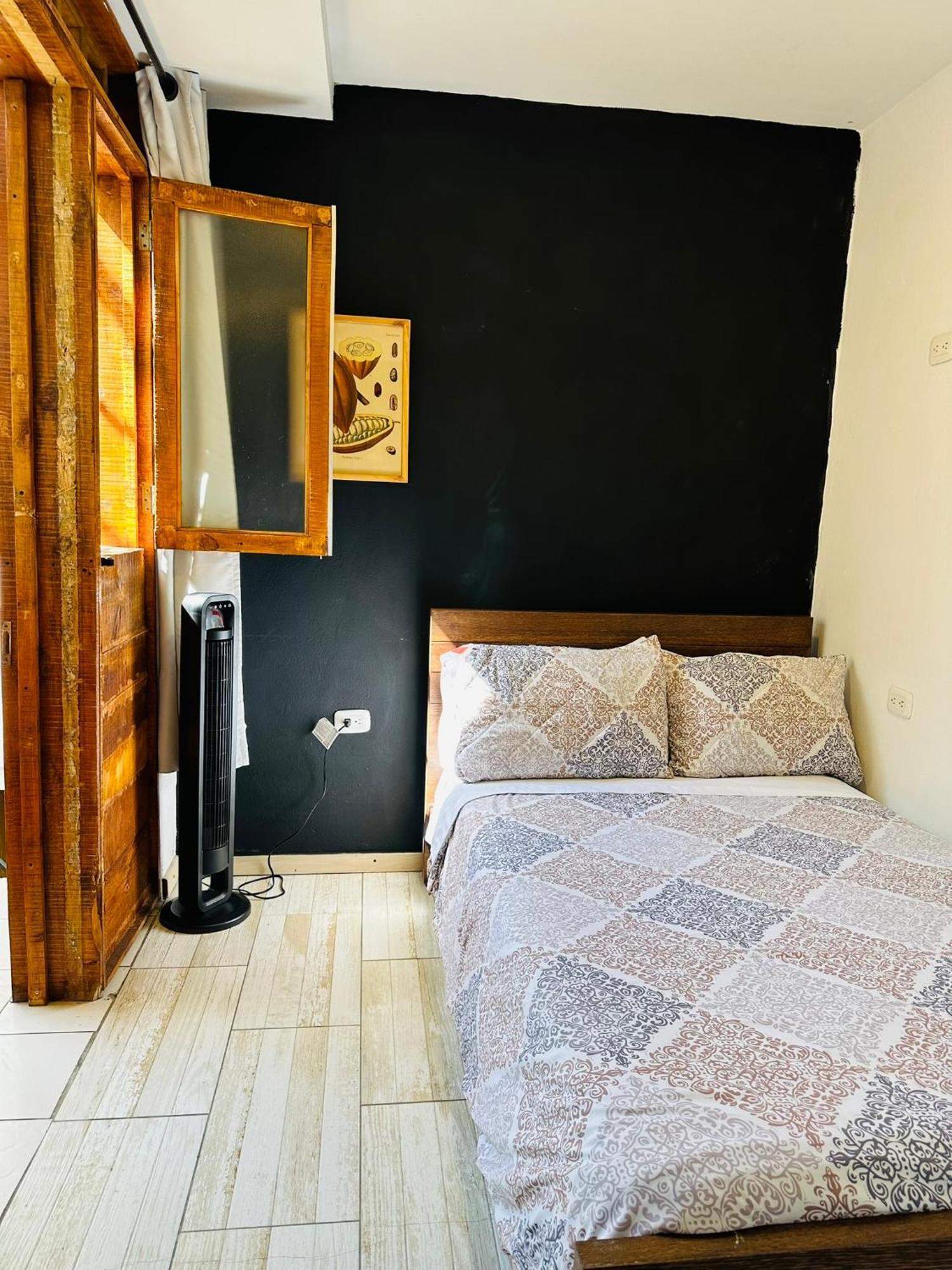 Adn Algo De Nosotros - Malaika Hostel เมเดยิน ภายนอก รูปภาพ